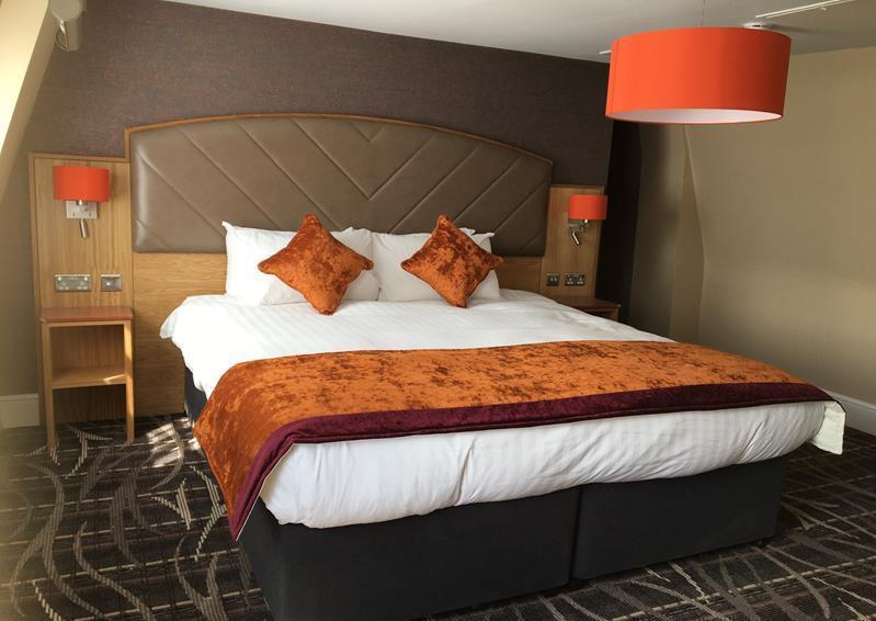 The Crown Hotel Wetherspoon Biggleswade Extérieur photo