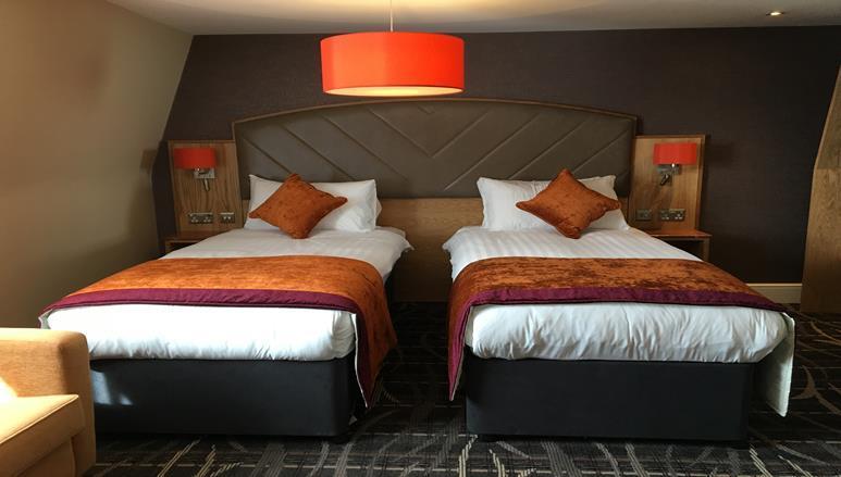 The Crown Hotel Wetherspoon Biggleswade Extérieur photo