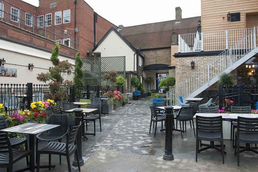 The Crown Hotel Wetherspoon Biggleswade Extérieur photo