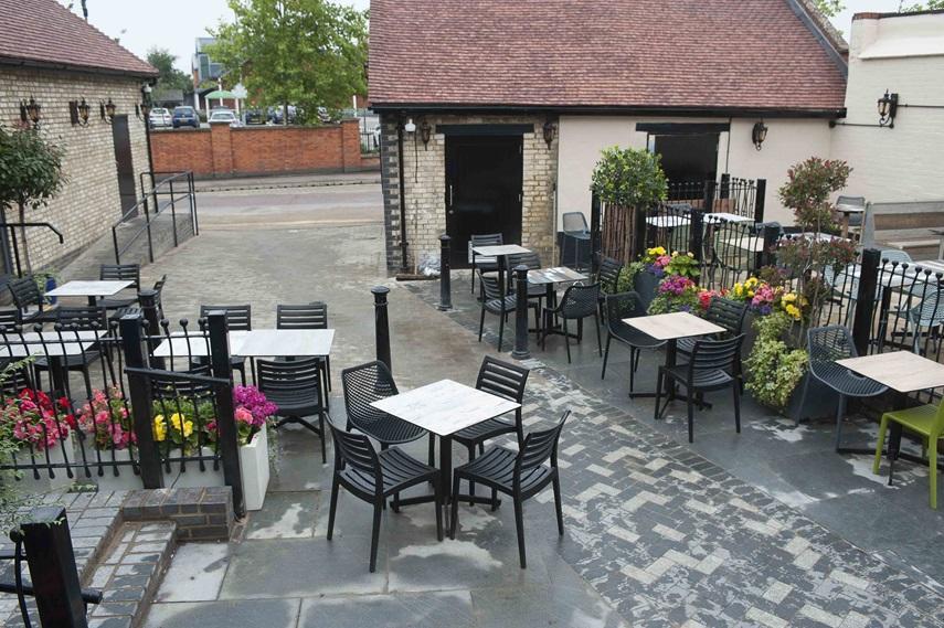 The Crown Hotel Wetherspoon Biggleswade Extérieur photo