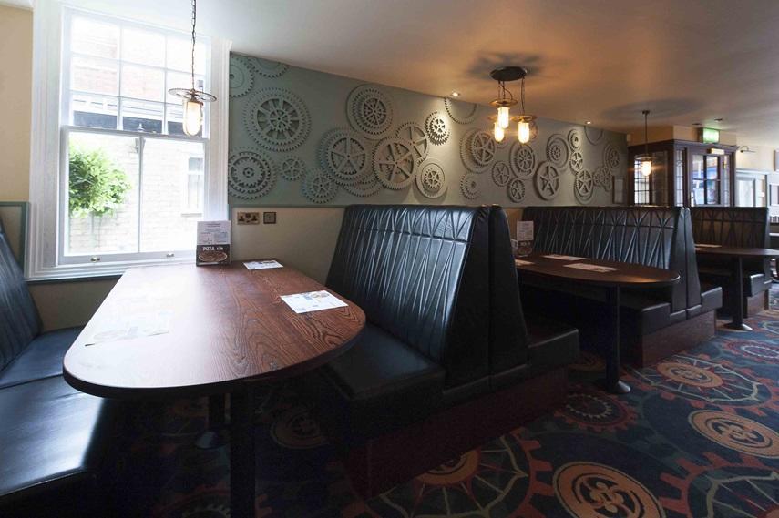 The Crown Hotel Wetherspoon Biggleswade Extérieur photo