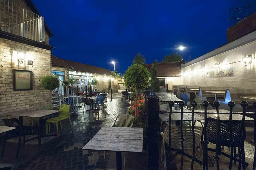 The Crown Hotel Wetherspoon Biggleswade Extérieur photo