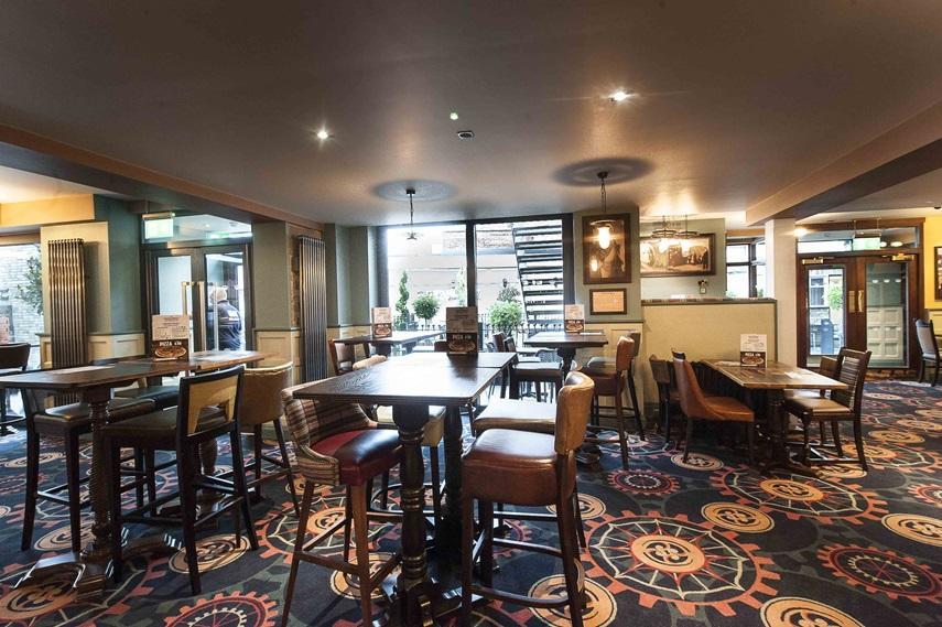 The Crown Hotel Wetherspoon Biggleswade Extérieur photo